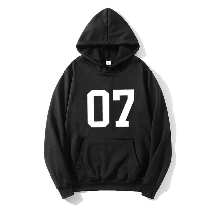 Kvinnors hoodie med stor text Mirla-Eva Jonsson