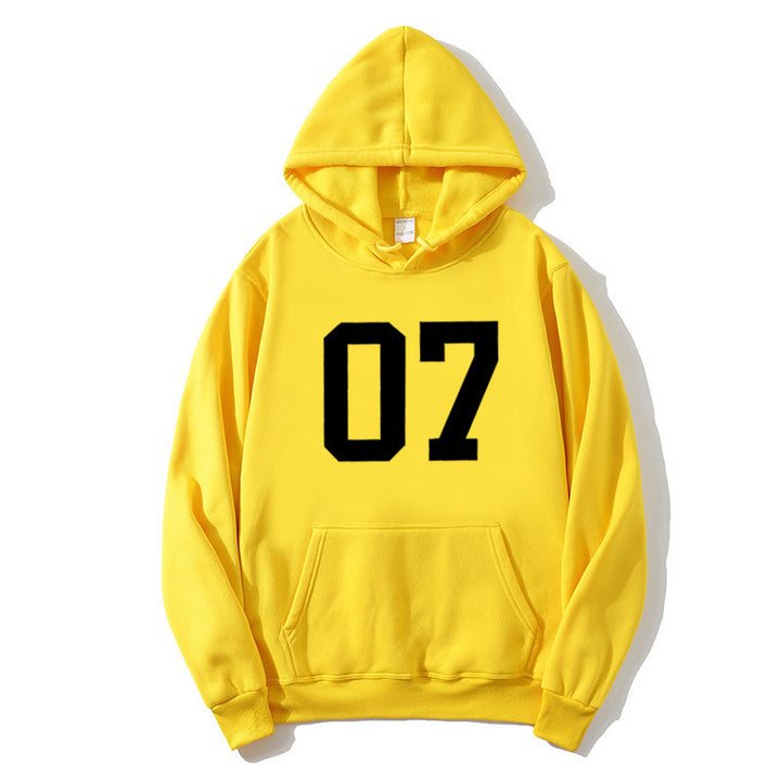 Kvinnors hoodie med stor text Mirla-Eva Jonsson