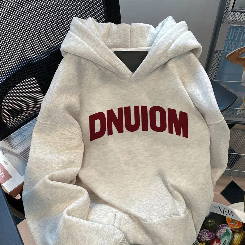 Kvinnors hoodie med stora bokstäver Mirla-Eva Jonsson