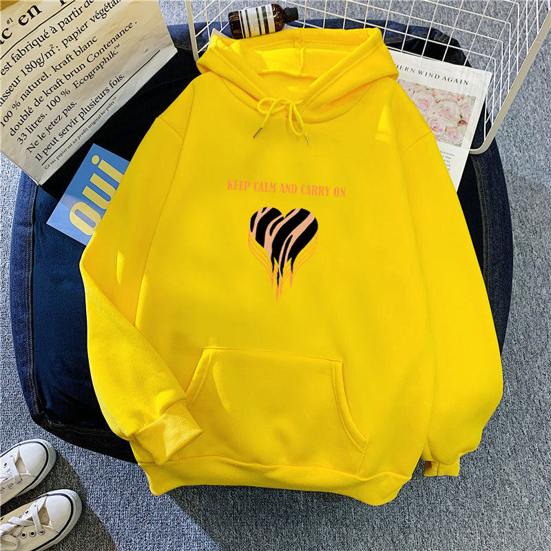 Kvinnors hoodie med trendig hjärtdesign och bekväm passform Mirla-Eva Jonsson