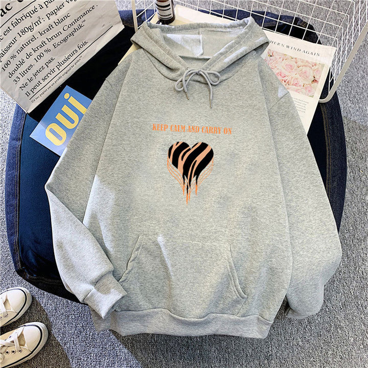 Kvinnors hoodie med trendig hjärtdesign och bekväm passform Mirla-Eva Jonsson