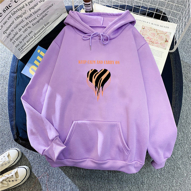 Kvinnors hoodie med trendig hjärtdesign och bekväm passform Mirla-Eva Jonsson