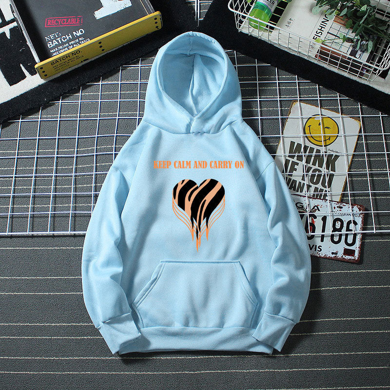 Kvinnors hoodie med trendig hjärtdesign och bekväm passform Mirla-Eva Jonsson