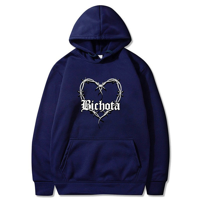 Kvinnors hoodie med unik hjärtformad design och broderad text Mirla-Eva Jonsson