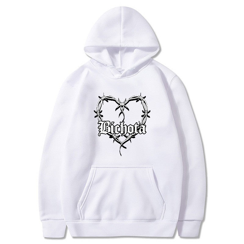 Kvinnors hoodie med unik hjärtformad design och broderad text Mirla-Eva Jonsson