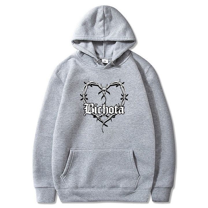 Kvinnors hoodie med unik hjärtformad design och broderad text Mirla-Eva Jonsson