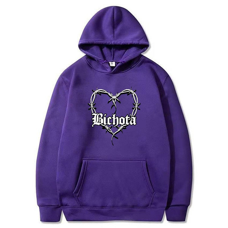 Kvinnors hoodie med unik hjärtformad design och broderad text Mirla-Eva Jonsson