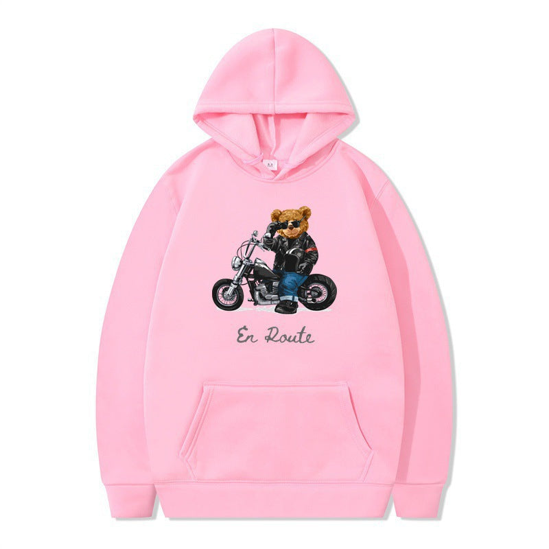 Kvinnors hoodie med unikt björndesign och avslappnad passform Mirla-Eva Jonsson