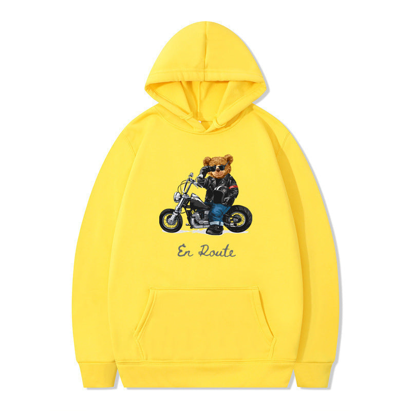 Kvinnors hoodie med unikt björndesign och avslappnad passform Mirla-Eva Jonsson