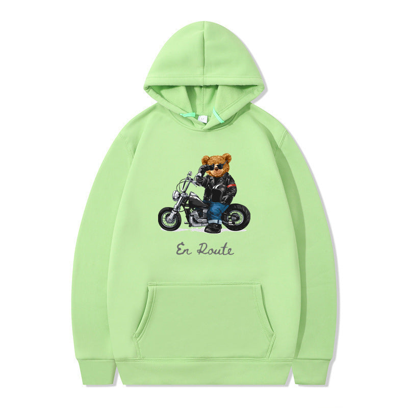 Kvinnors hoodie med unikt björndesign och avslappnad passform Mirla-Eva Jonsson