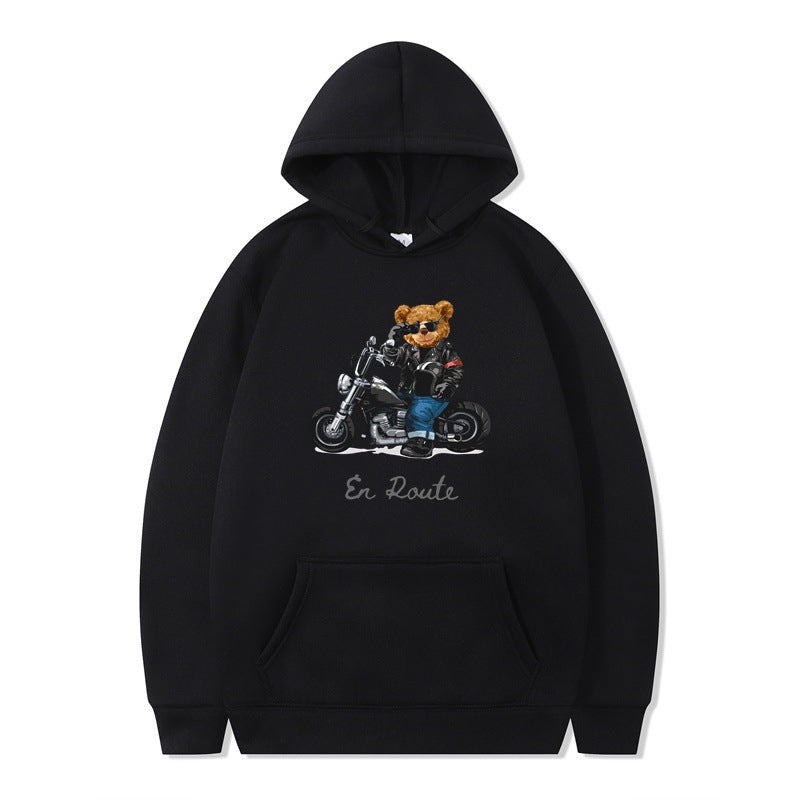 Kvinnors hoodie med unikt björndesign och avslappnad passform Mirla-Eva Jonsson