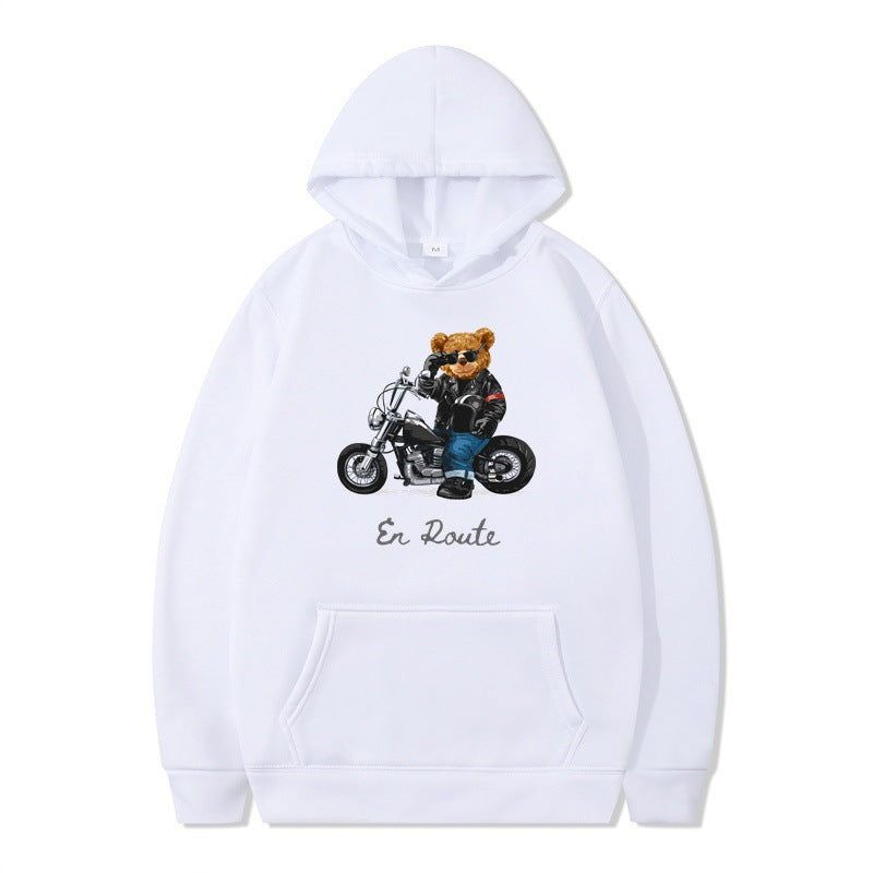 Kvinnors hoodie med unikt björndesign och avslappnad passform Mirla-Eva Jonsson