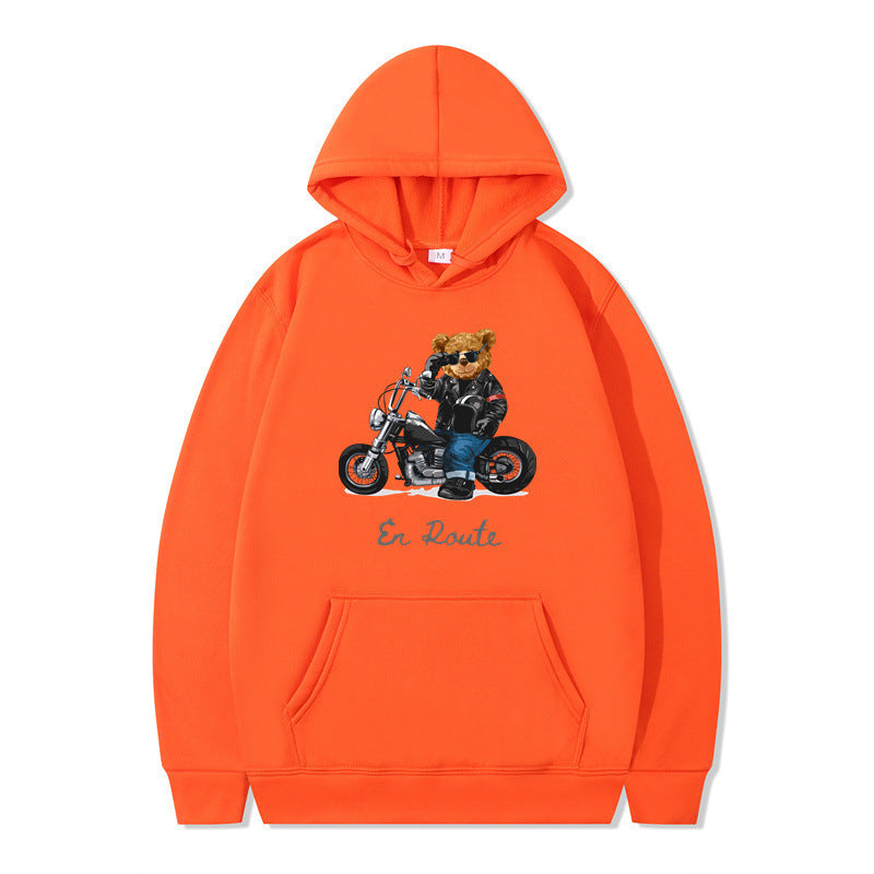 Kvinnors hoodie med unikt björndesign och avslappnad passform Mirla-Eva Jonsson