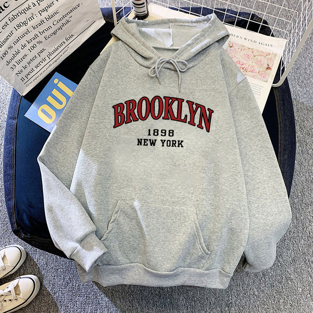 Kvinnors hoodie med urban Brooklyn design Mirla-Eva Jonsson