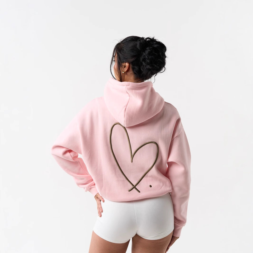 Kvinnors hoodie sweatshirt med stort hjärtdesign och bekväma korta shorts Mirla-Eva Jonsson