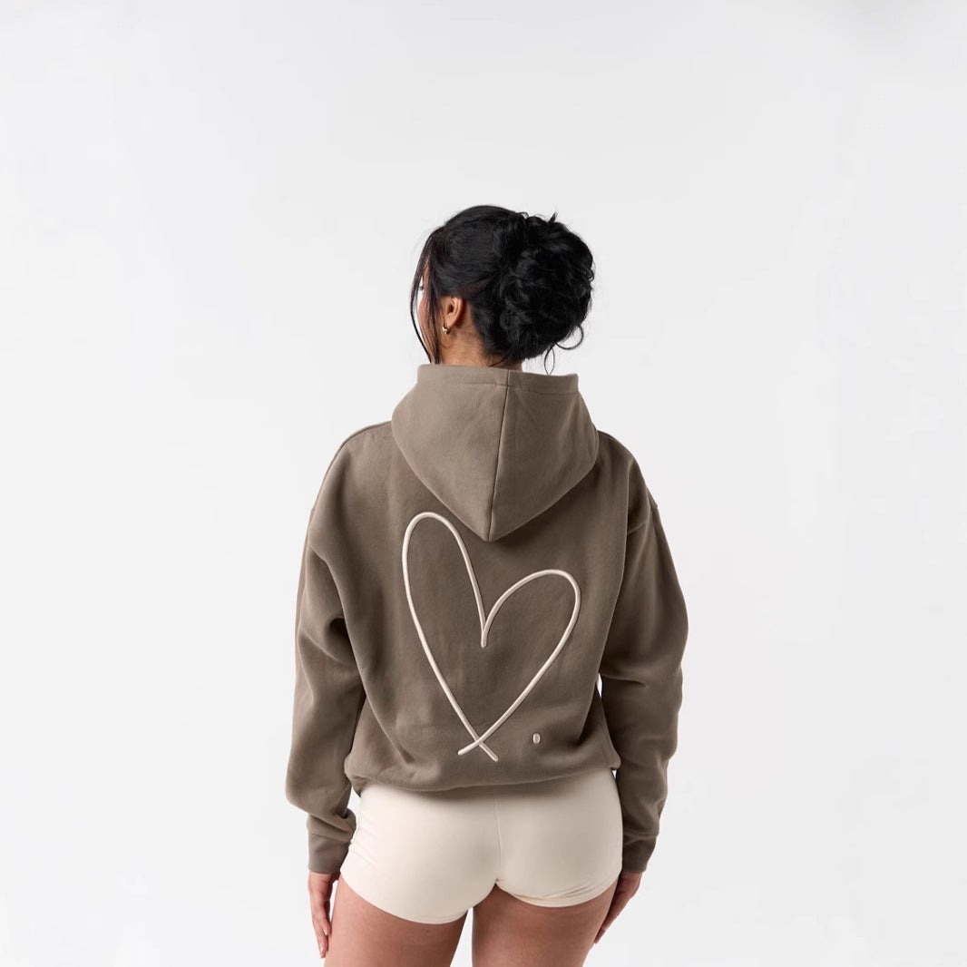 Kvinnors hoodie sweatshirt med stort hjärtdesign och bekväma korta shorts Mirla-Eva Jonsson