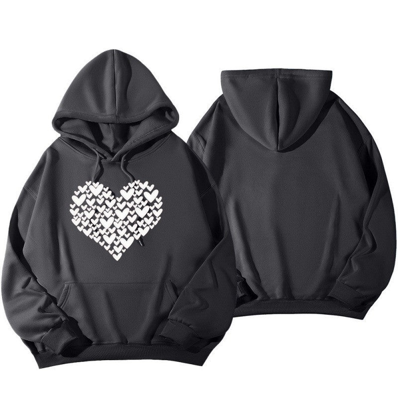 Kvinnors hoodie sweatshirt med stort hjärtformade design Mirla-Eva Jonsson