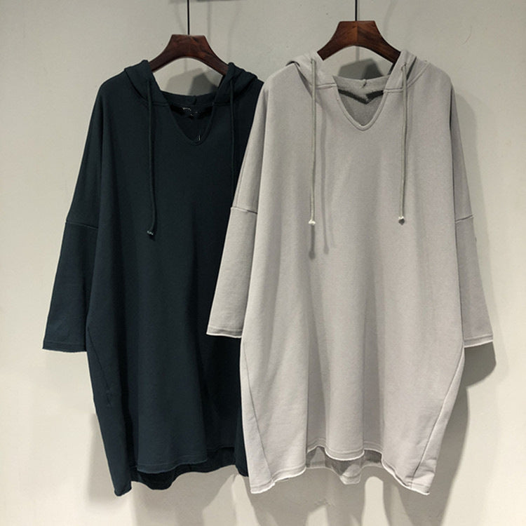Kvinnors hoodieklänning med generös skärning och huva Mirla-Eva Jonsson