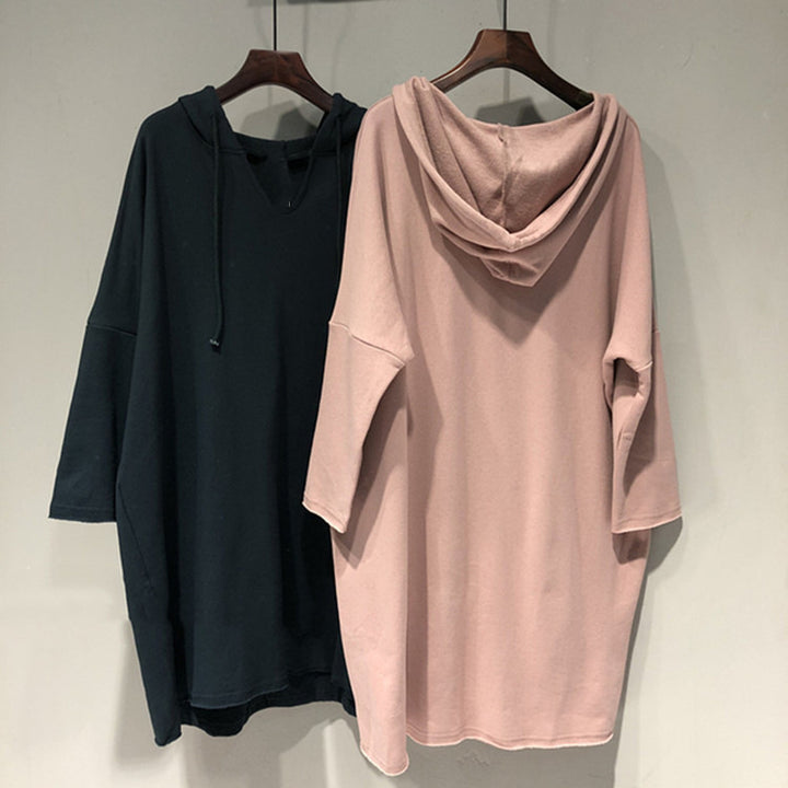 Kvinnors hoodieklänning med generös skärning och huva Mirla-Eva Jonsson