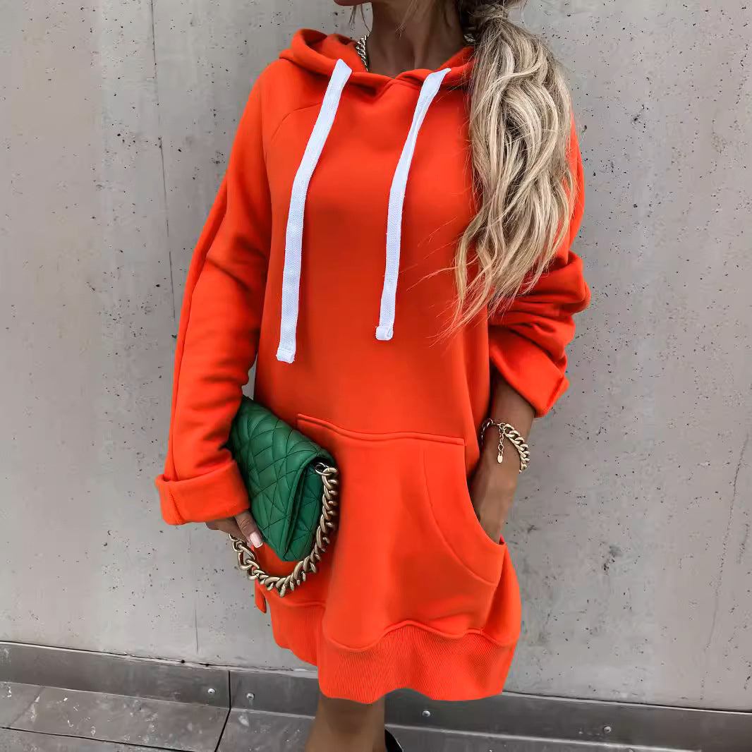Kvinnors hoodieklänning med huva och sidoknya Mirla-Eva Jonsson