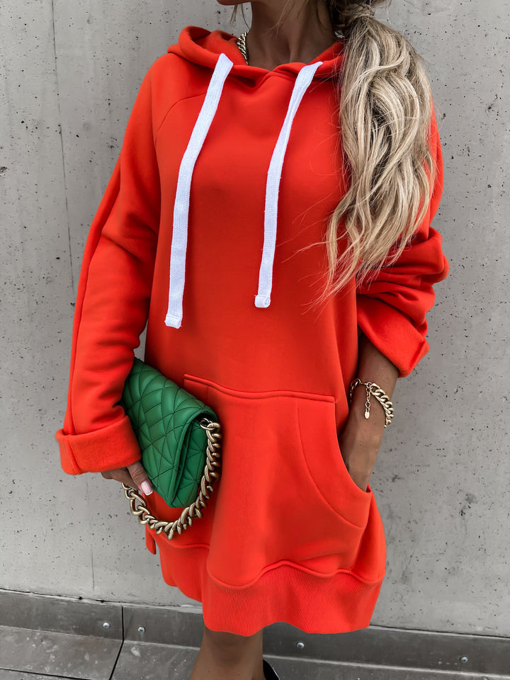 Kvinnors hoodieklänning med huva och sidoknya Mirla-Eva Jonsson