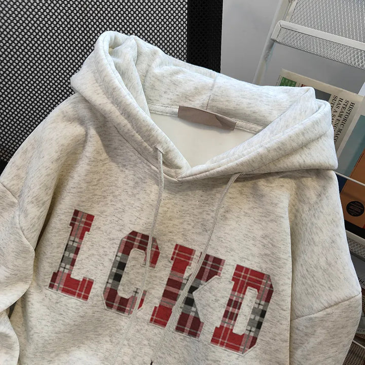 Kvinnors hupptröja med trendig text Mirla-Eva Jonsson