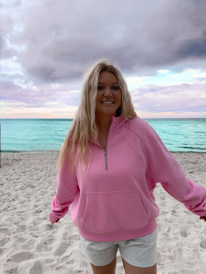 Kvinnors huvtröja med halvdra och praktisk känguruficka Mirla-Eva Jonsson