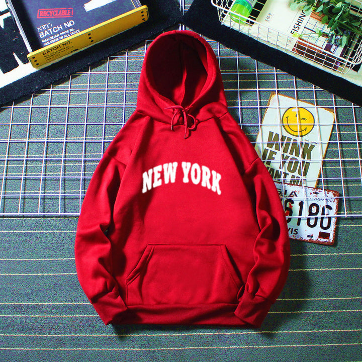 Kvinnors huvtröja med modern New York-typografi Mirla-Eva Jonsson