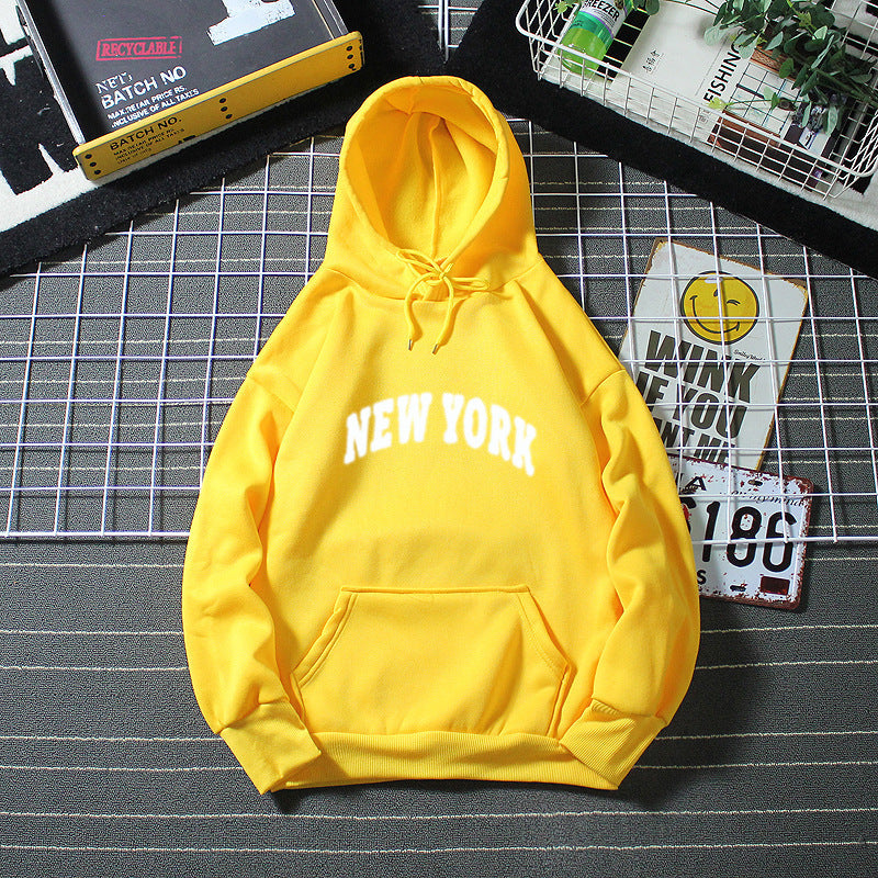 Kvinnors huvtröja med modern New York-typografi Mirla-Eva Jonsson
