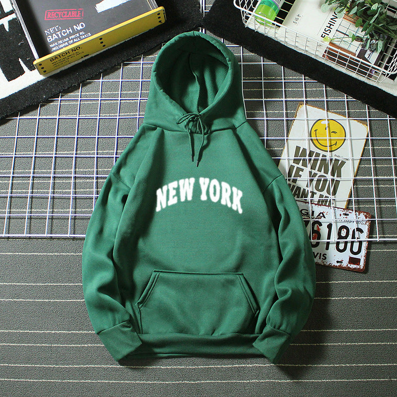 Kvinnors huvtröja med modern New York-typografi Mirla-Eva Jonsson