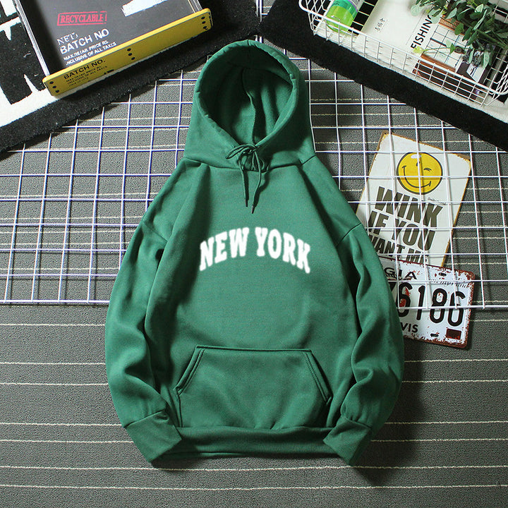 Kvinnors huvtröja med modern New York-typografi Mirla-Eva Jonsson