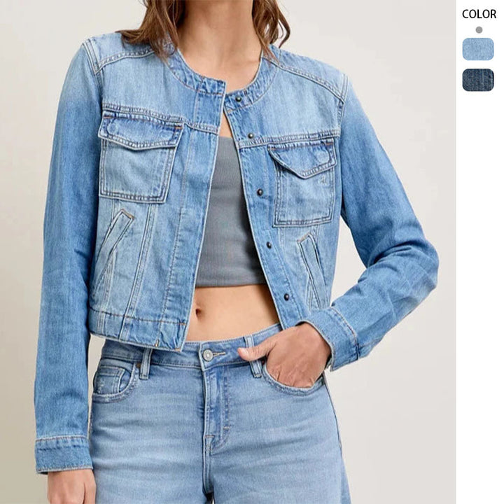 Kvinnors jeansjacka i en avslappnad croppad modell med praktiska fickor och knappdetaljer Mirla-Eva Jonsson