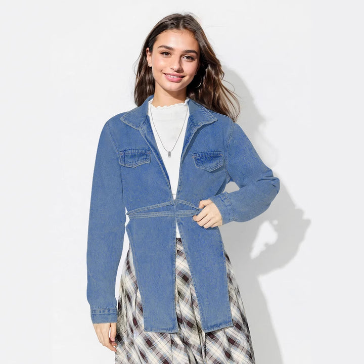 Kvinnors jeansjacka i modern oversize-stil med en cropped skärning och praktiska fickor Mirla-Eva Jonsson