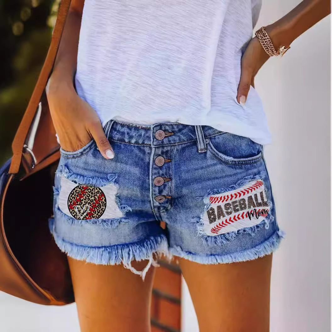 Kvinnors jeansshorts med vintage-stil och flaggmotivapplikationer Mirla-Eva Jonsson