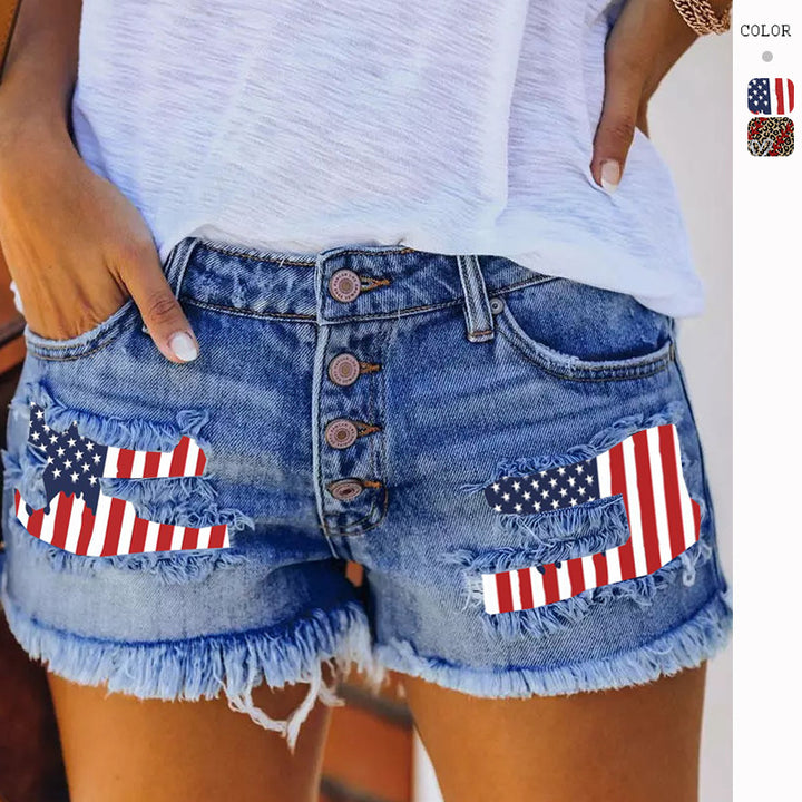 Kvinnors jeansshorts med vintage-stil och flaggmotivapplikationer Mirla-Eva Jonsson
