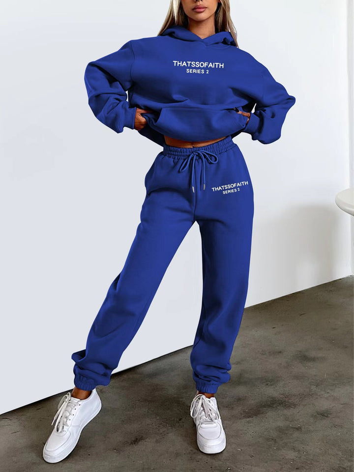 Kvinnors joggingdräkt med bekväm huva och elastiska cuffs Mirla-Eva Jonsson