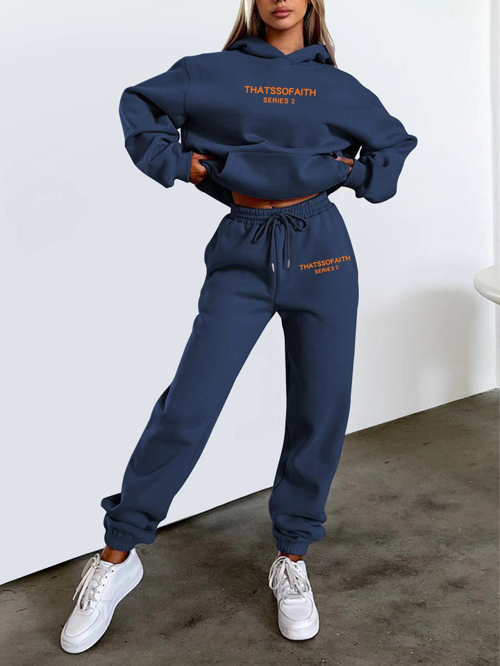 Kvinnors joggingdräkt med bekväm huva och elastiska cuffs Mirla-Eva Jonsson
