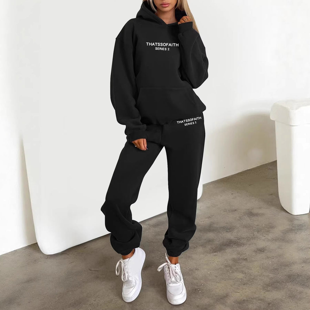Kvinnors joggingdräkt med bekväm huva och elastiska cuffs Mirla-Eva Jonsson