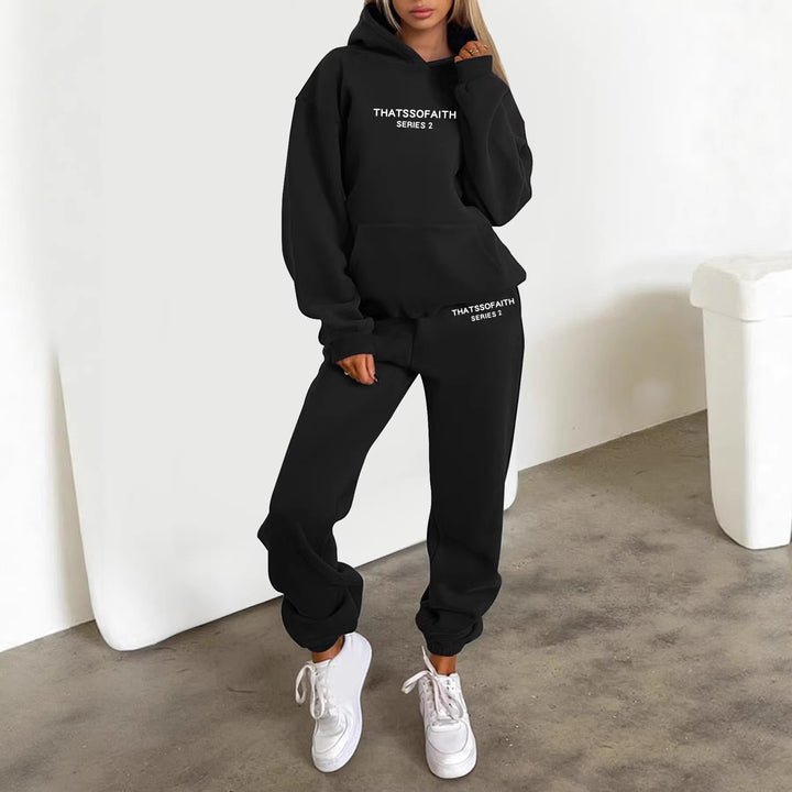 Kvinnors joggingdräkt med bekväm huva och elastiska cuffs Mirla-Eva Jonsson
