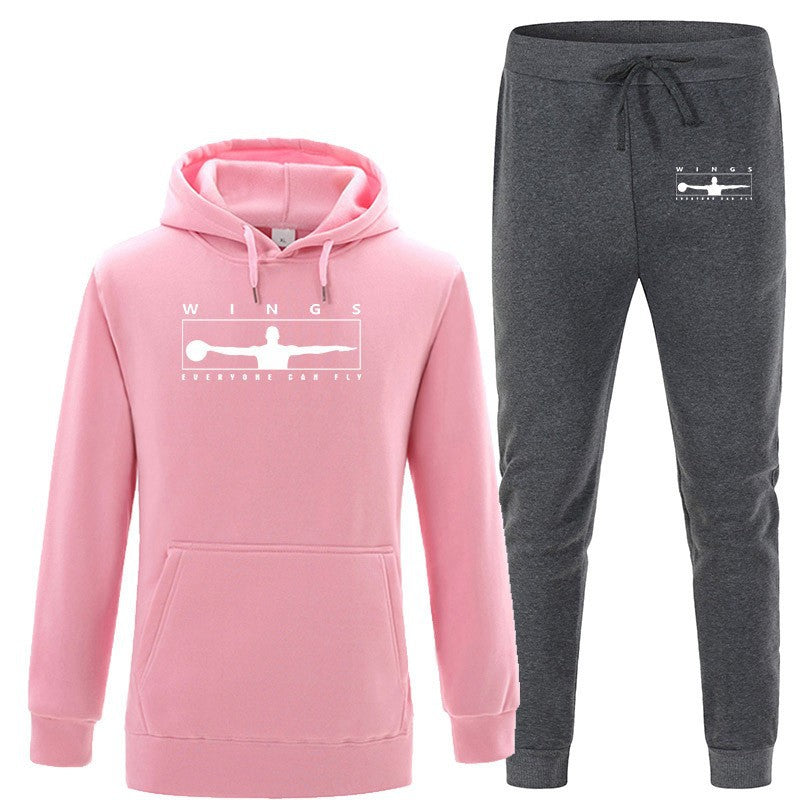 Kvinnors joggingset med modern logotyp och bekväma kängurufickor Mirla-Eva Jonsson