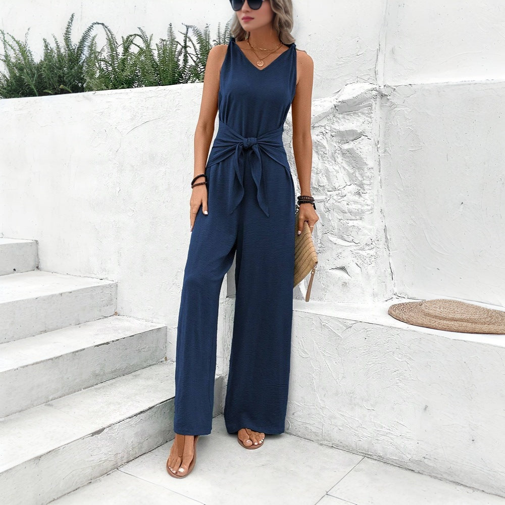 Kvinnors jumpsuit med bältedetalj och V-hals Mirla-Eva Jonsson