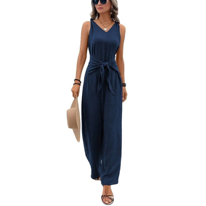 Kvinnors jumpsuit med bältedetalj och V-hals Mirla-Eva Jonsson