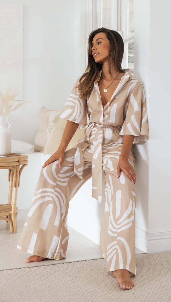 Kvinnors jumpsuit med elegant knytbälte och stiligt mönster Mirla-Eva Jonsson