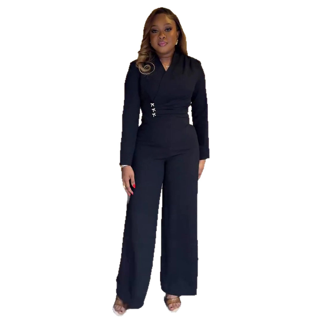 Kvinnors jumpsuit med elegant omslagdesign och detaljer vid midjehöjd-Eva Jonsson
