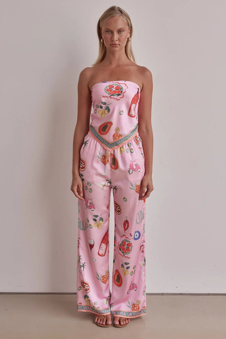 Kvinnors jumpsuit med lekfulla tropiska mönster och elastisk topp Mirla-Eva Jonsson