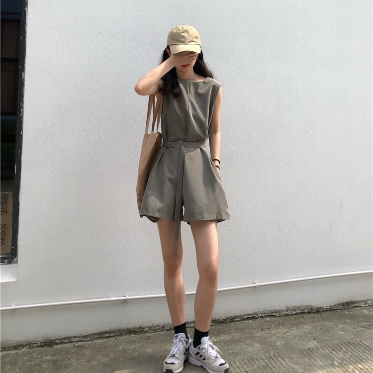 Kvinnors jumpsuit med skräddarsydd design och praktiska fickor Mirla-Eva Jonsson