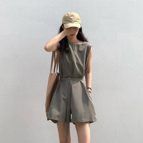 Kvinnors jumpsuit med skräddarsydd design och praktiska fickor Mirla-Eva Jonsson