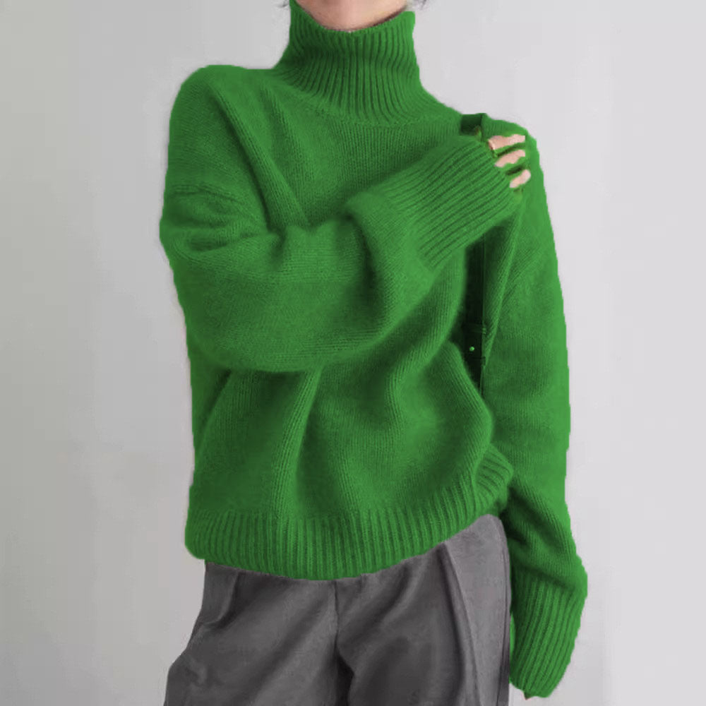 Kvinnors kashmir rullkrage tröja med en lös passform och elegant textur Mirla-Eva Jonsson