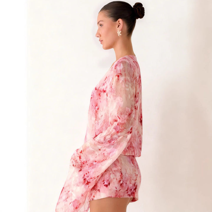 Kvinnors kimono klänning med flödande snitt och elegant V-hals-Eva Jonsson
