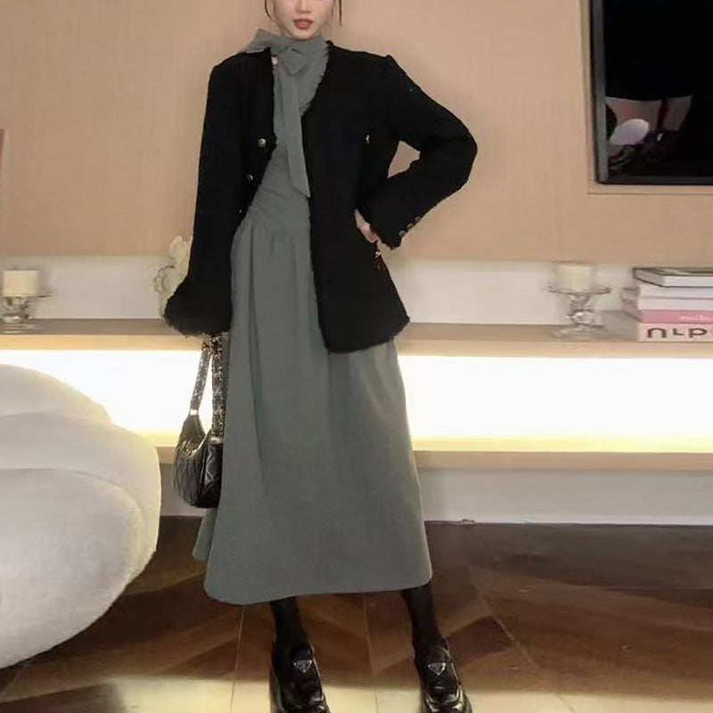 Kvinnors klänning med asymmetrisk ringning och elegant bågdesign-Eva Jonsson